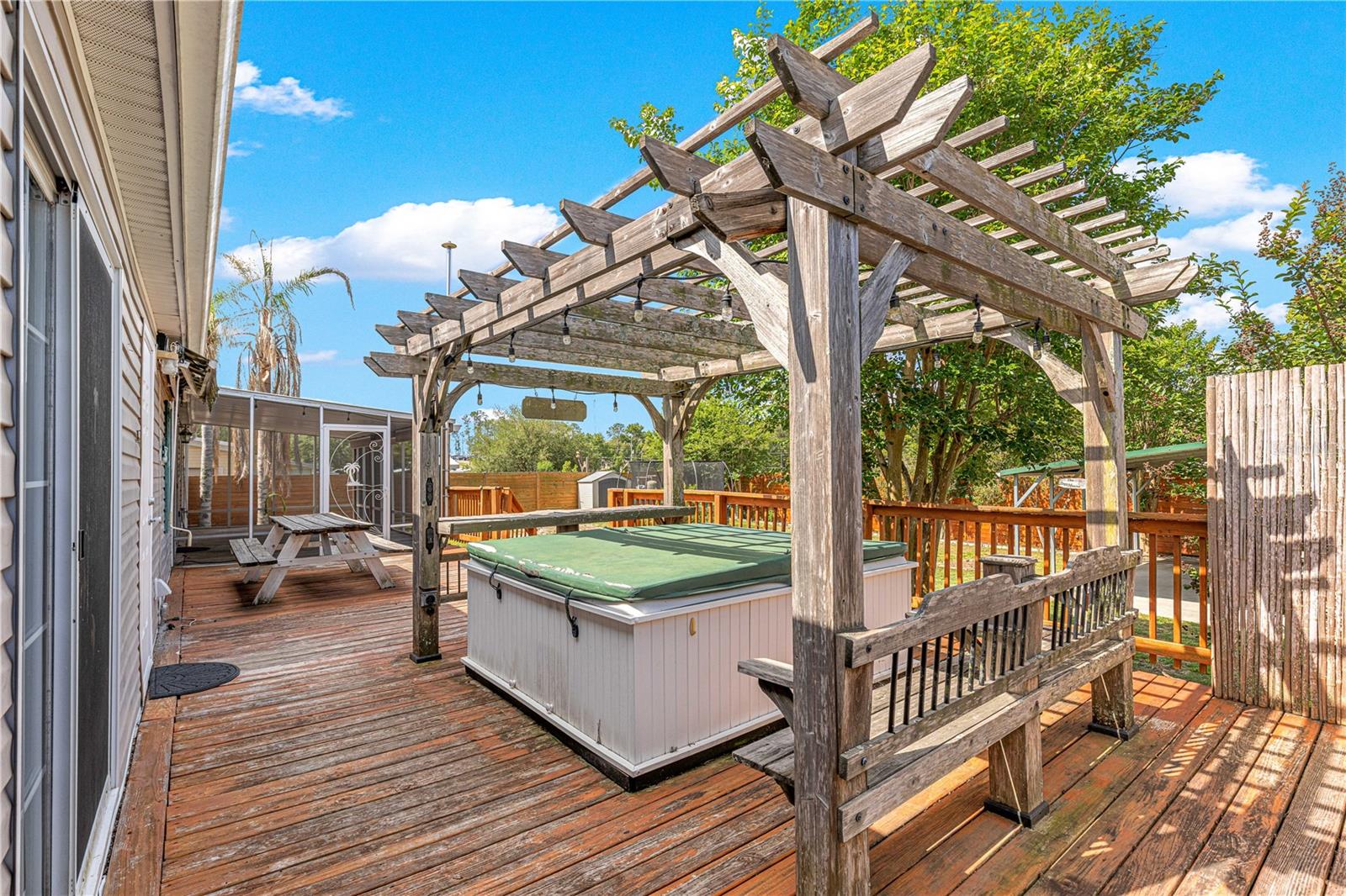 LAKE WEIR HARBOR ESTATE - Residential