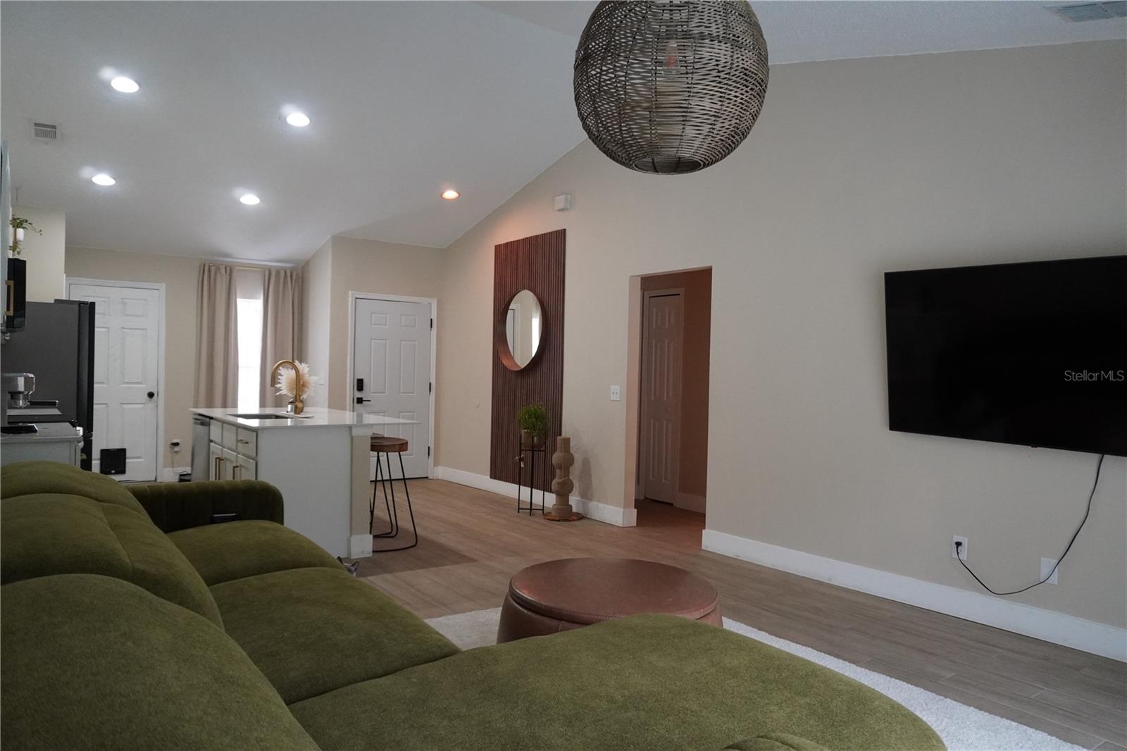 FLORIDA PINES PH 01 - Residential Lease