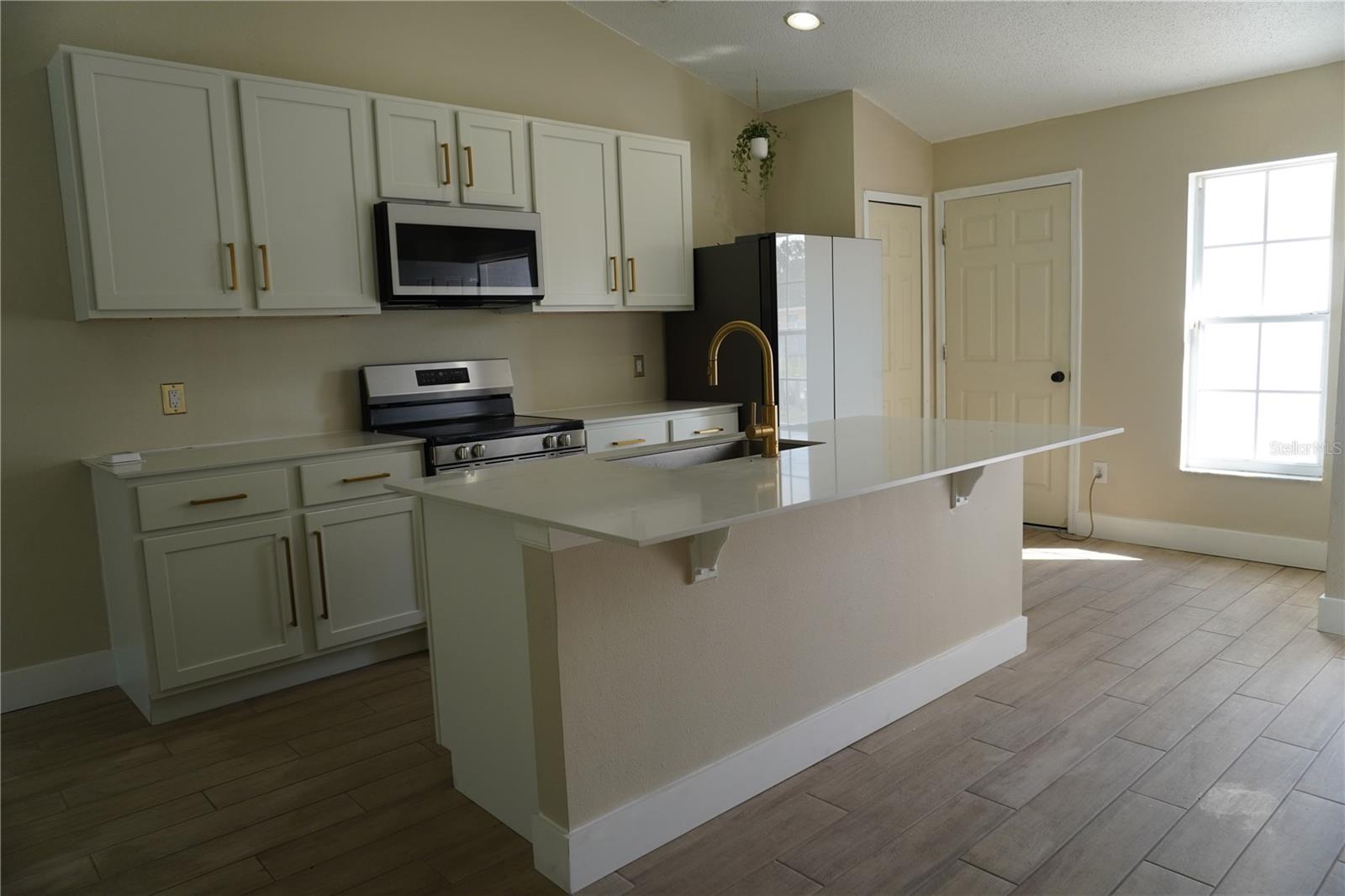 FLORIDA PINES PH 01 - Residential Lease