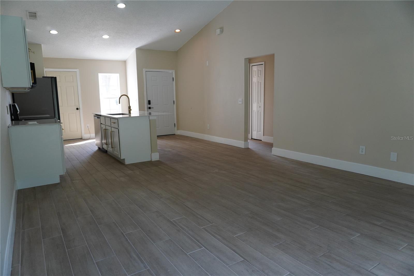 FLORIDA PINES PH 01 - Residential Lease