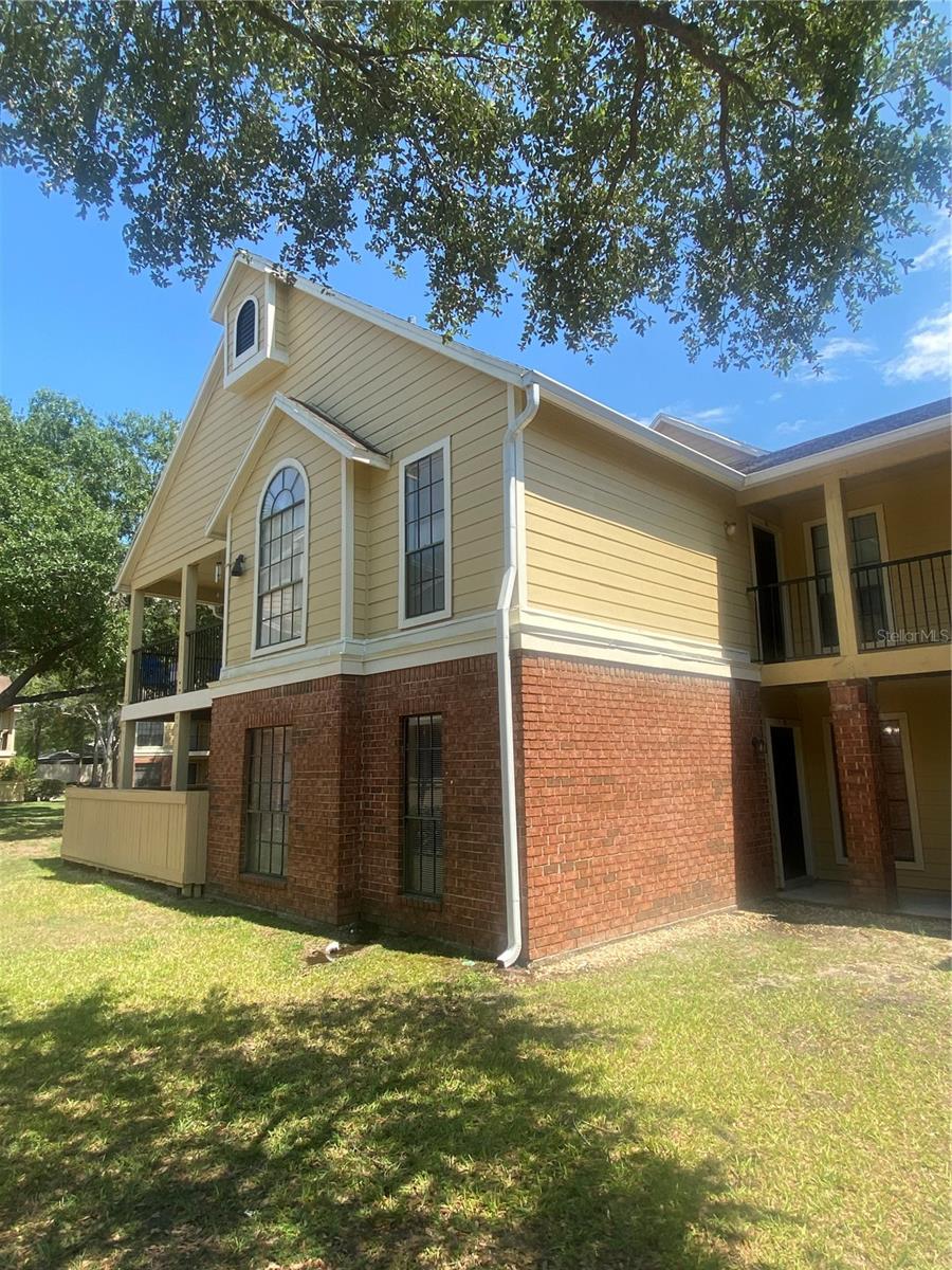 Completely remodeled Ground Floor 2 Bedroom / 2 Bath Condo in Grand Reserve with tons of Upgrades. Porcelain Tile floors throughout, Granite Countertops, Stainless Steel Appliances. Corner unit with wrap around patio and storage closet. Fireplace. Ceiling Fans in all Rooms. Washer and Dryer included. Walk in Closet. Development Amenities include: Pool, Hot Tub, Clubhouse, Gym, and Tennis Court. Convenient location close to Dale Mabry, Veteran's Expressway, I 275, Airport, International Plaza, Retail, and Restaurants. No pets allowed for renters in this community. Renter's Insurance is required. Rent includes: Trash, Laundry, Parking, Landscaping, and access to all Amenities.