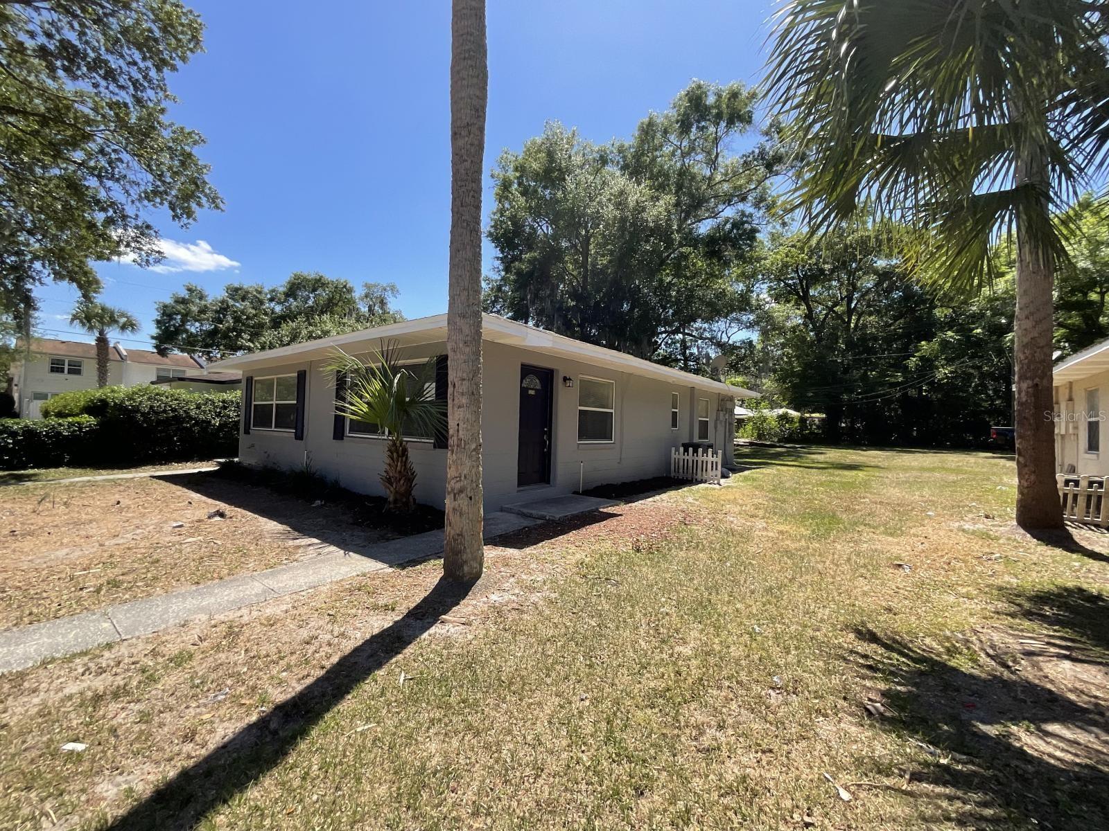 Super cute 1 bedroom,1 bath 1/2 Duplex with a yard. This charming unit was just updated, it's a must see. Living room, kitchen combo with large bedroom. Call today for showing.