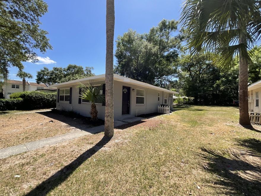 Super cute 1 bedroom,1 bath 1/2 Duplex with a yard. This charming unit was just updated, it's a must see. Living room, kitchen combo with large bedroom. Call today for showing.