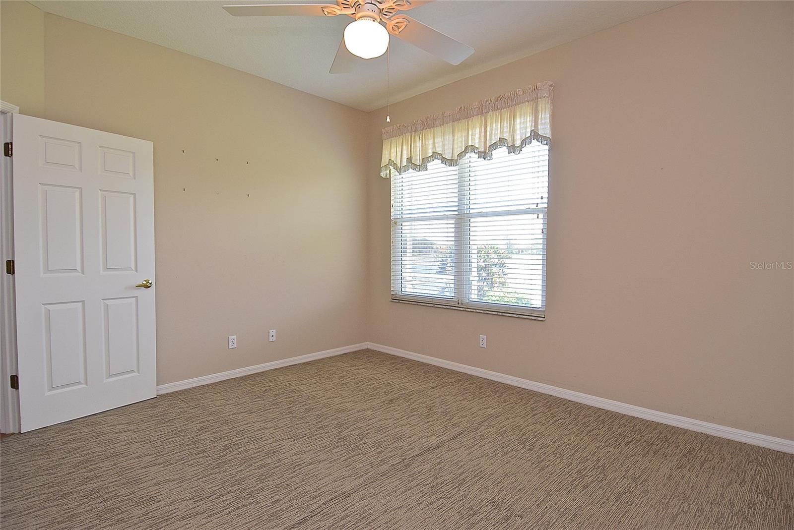 PELICAN POINTE GOLF & COUNTRY CLUB - Residential