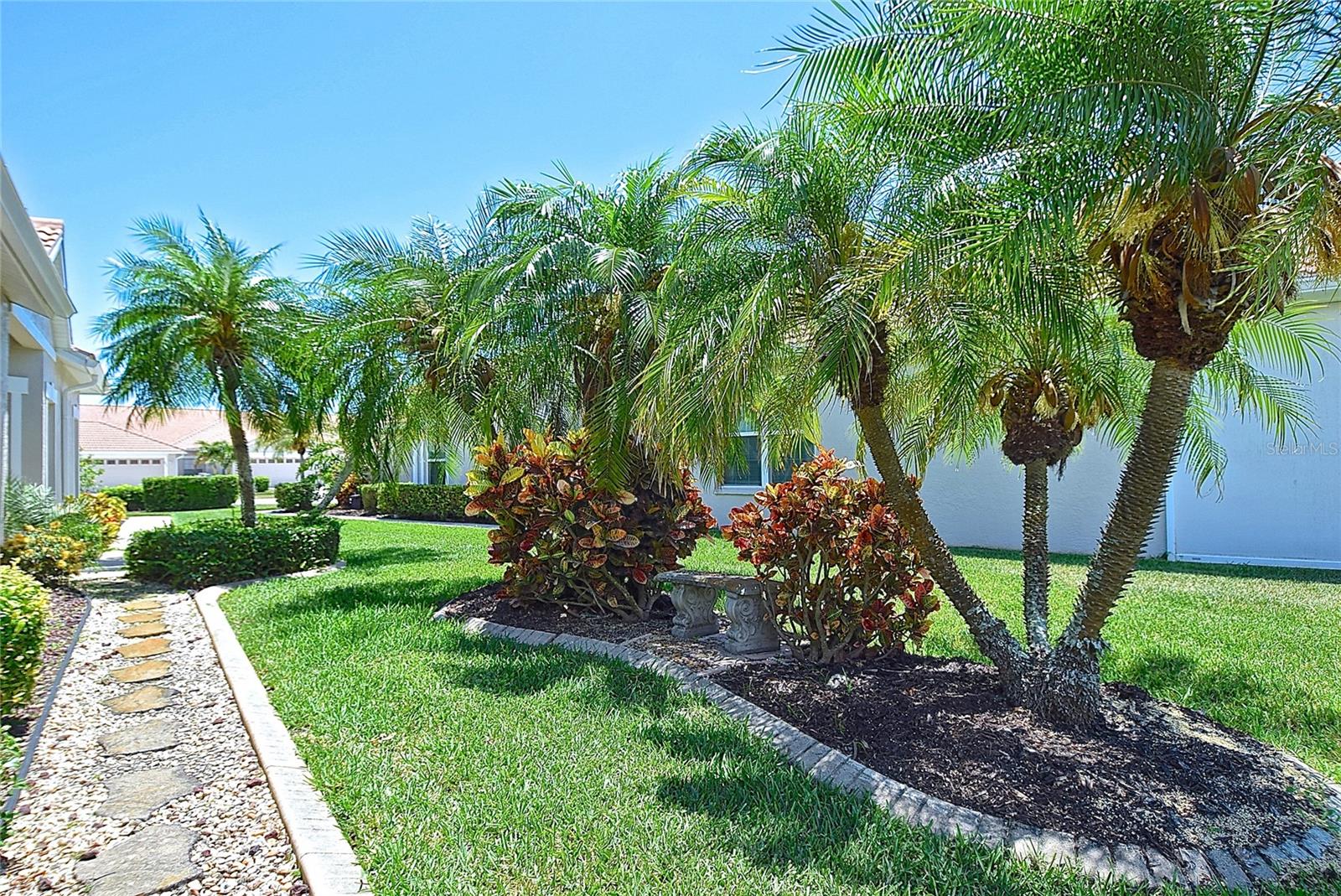 PELICAN POINTE GOLF & COUNTRY CLUB - Residential