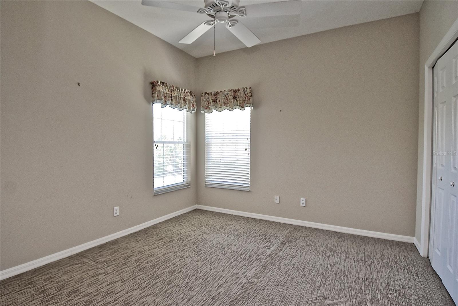 PELICAN POINTE GOLF & COUNTRY CLUB - Residential