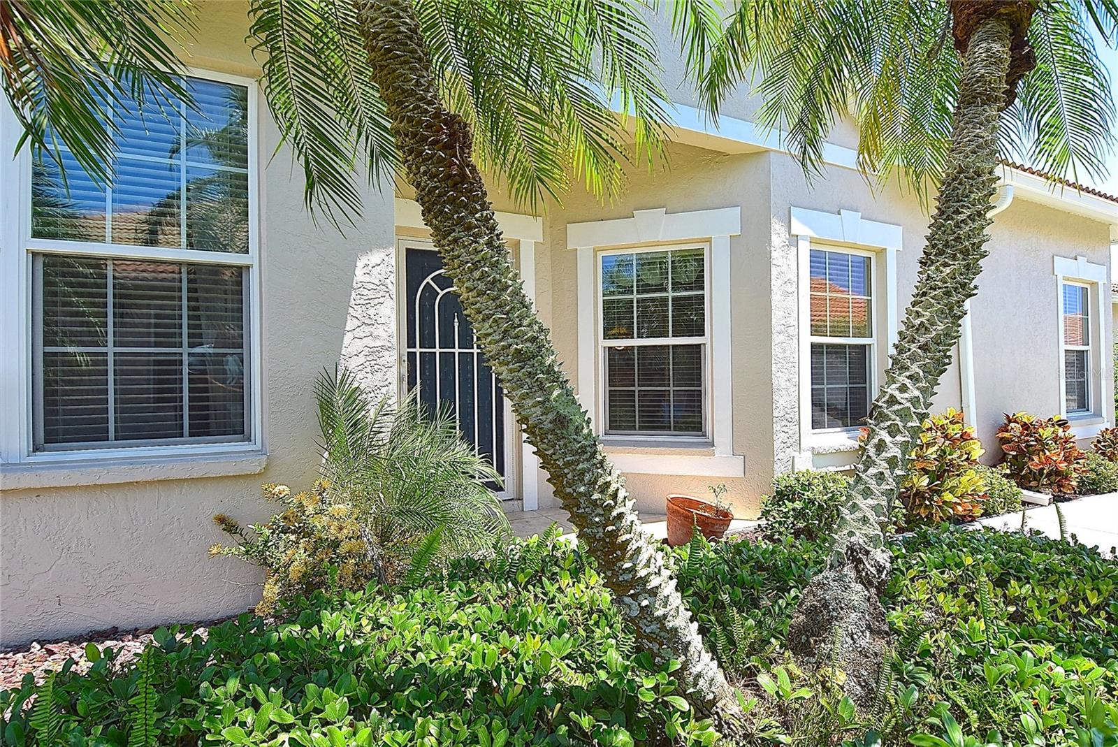 PELICAN POINTE GOLF & COUNTRY CLUB - Residential