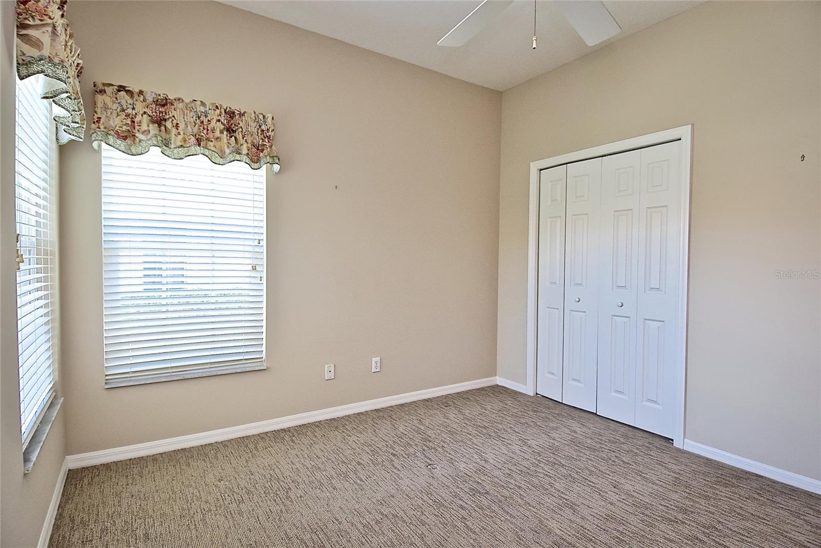 PELICAN POINTE GOLF & COUNTRY CLUB - Residential