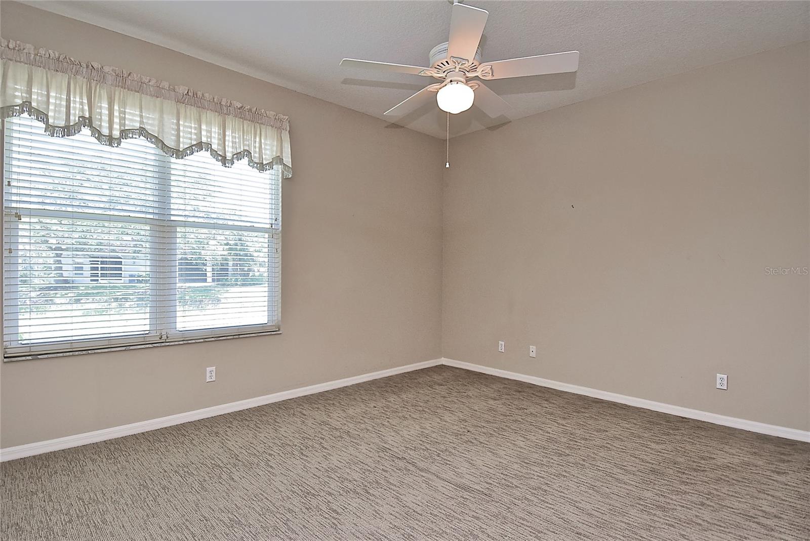 PELICAN POINTE GOLF & COUNTRY CLUB - Residential