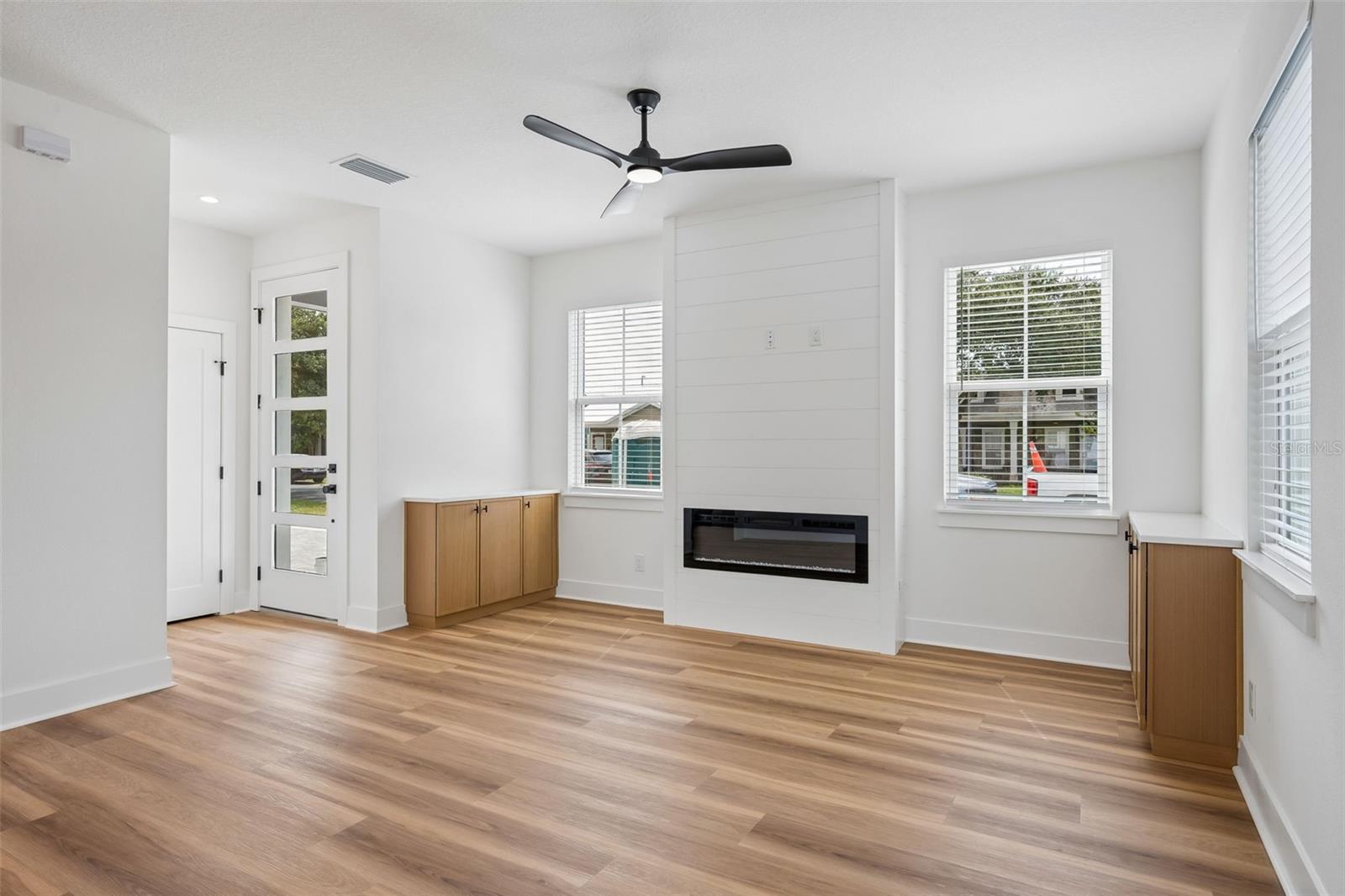 2119 W LUCERNE TERRACE