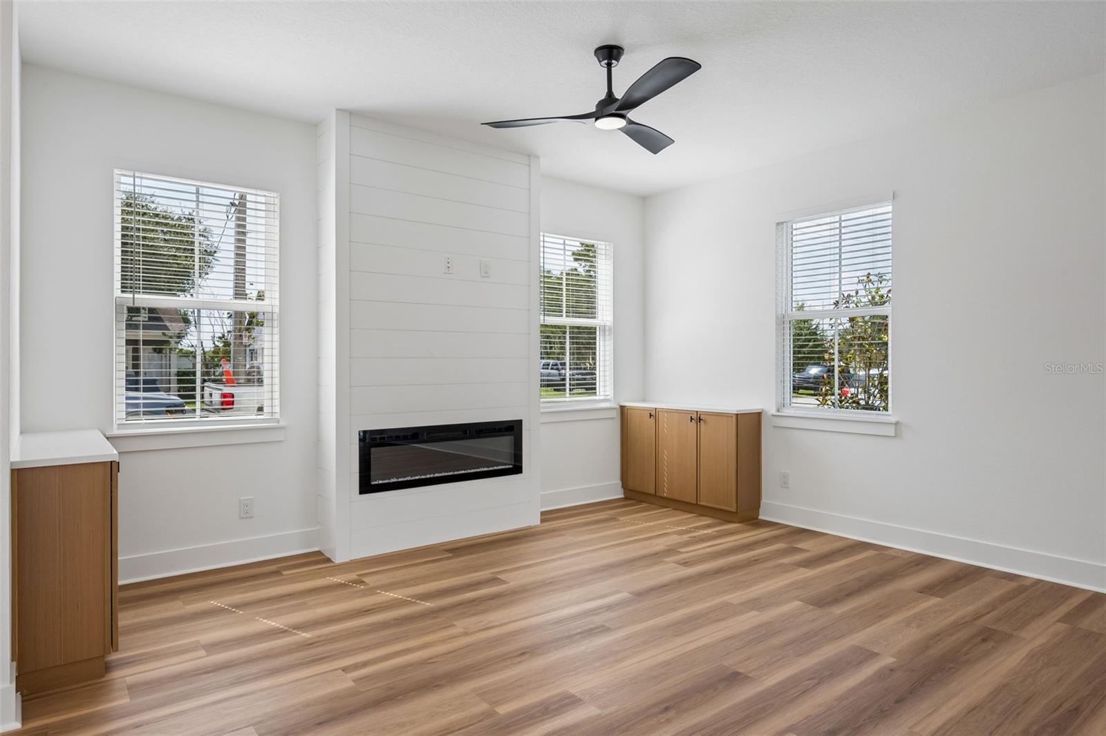 2119 W LUCERNE TERRACE