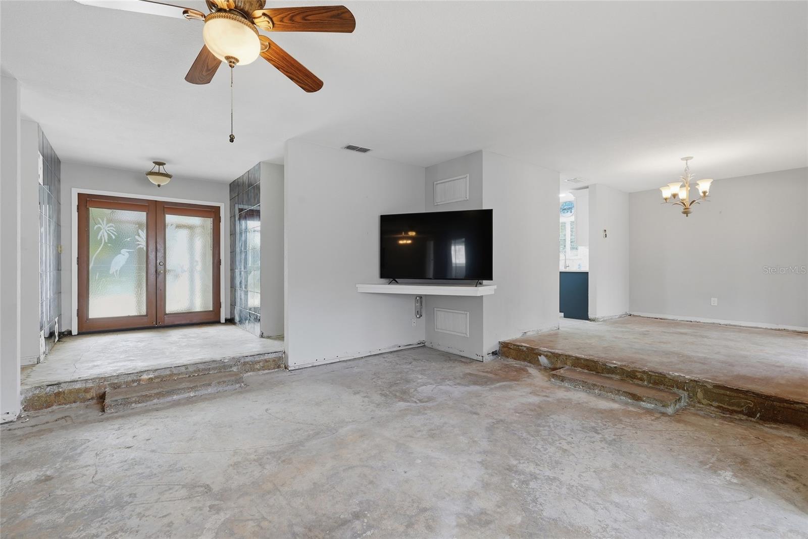 GLEN AIRE ESTATES - Residential