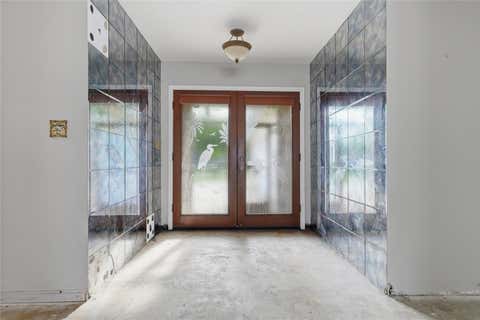 Tiny photo for 1401 SE Paradise Avenue, Crystal River, FL 34429 (MLS # P4938871)