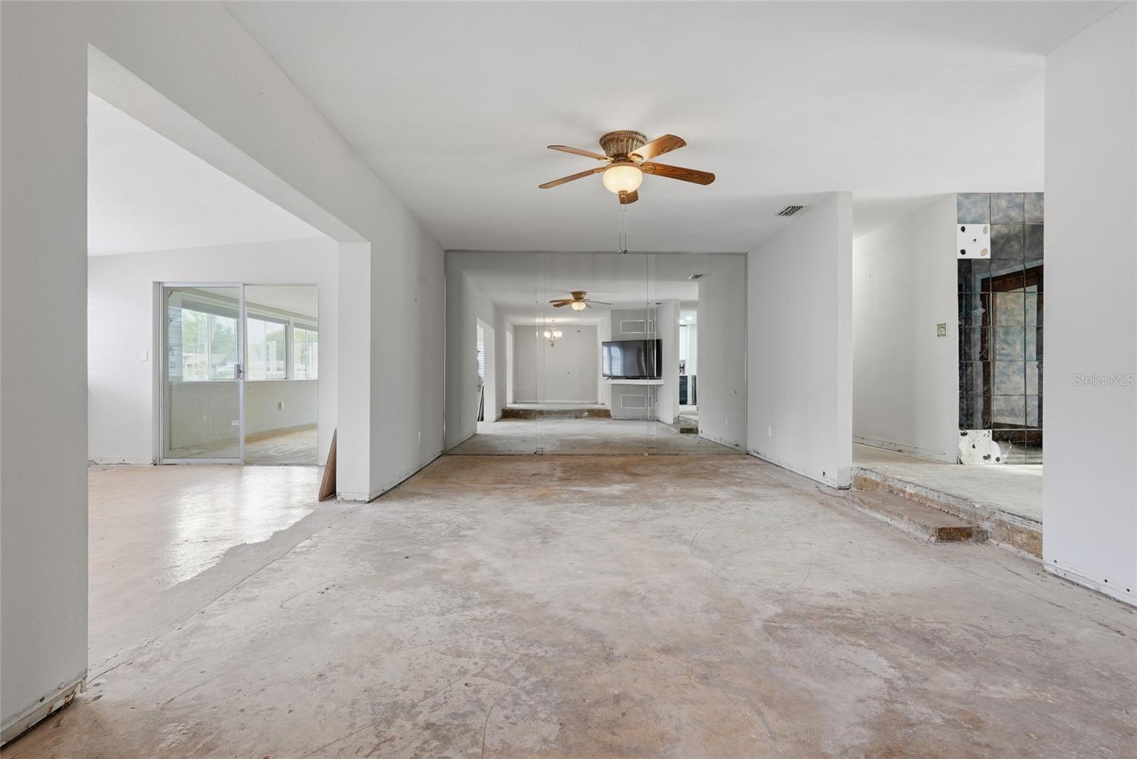 GLEN AIRE ESTATES - Residential