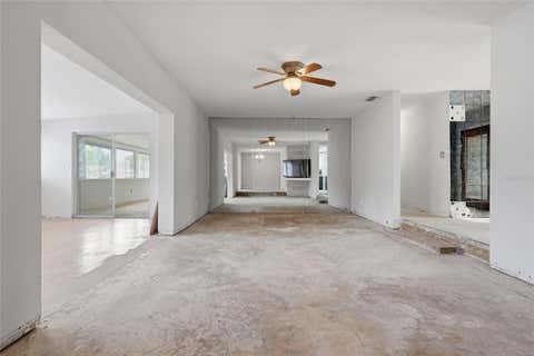 Tiny photo for 1401 SE Paradise Avenue, Crystal River, FL 34429 (MLS # P4938871)