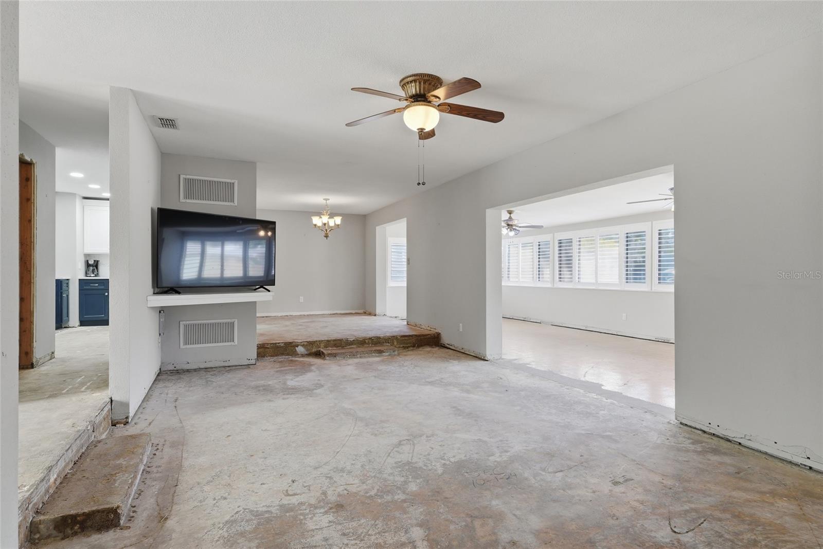GLEN AIRE ESTATES - Residential