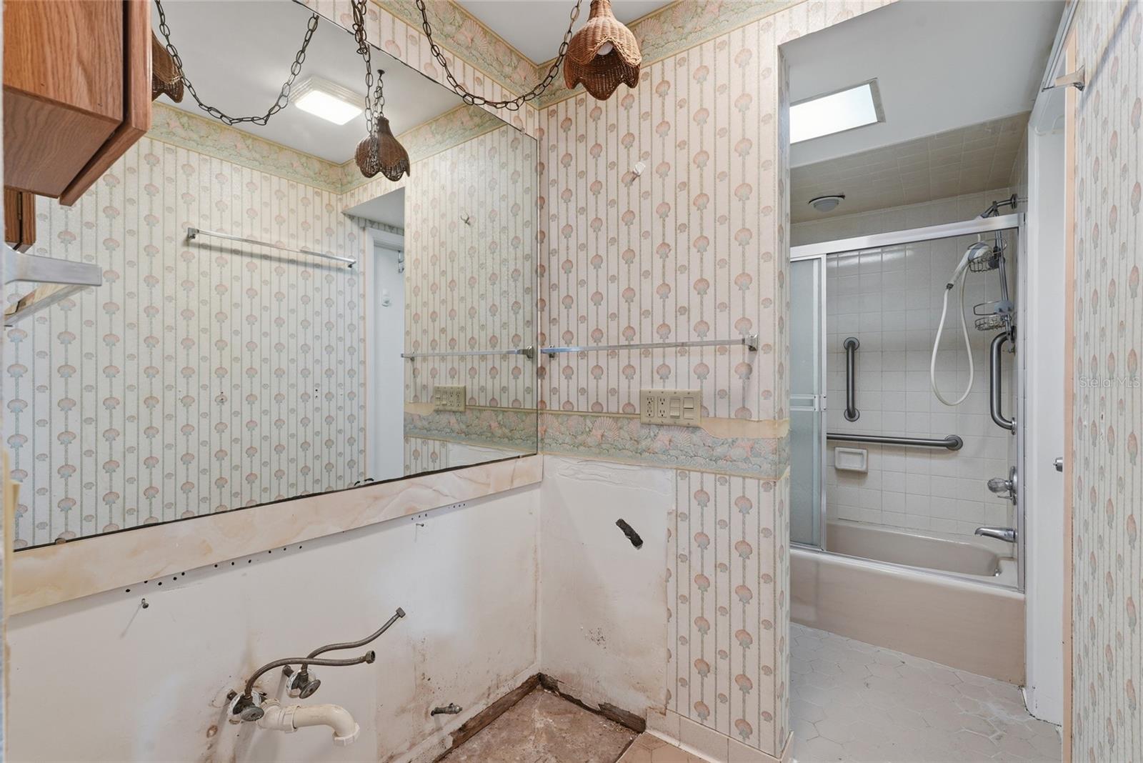 GLEN AIRE ESTATES - Residential