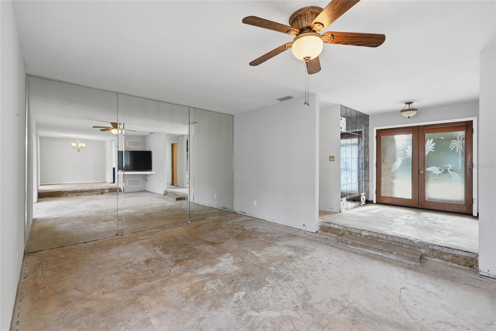 GLEN AIRE ESTATES - Residential