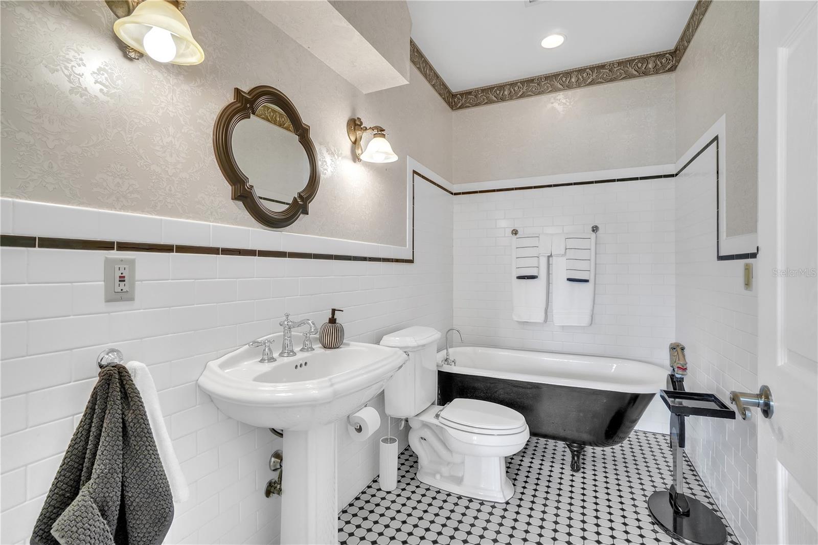 SANDY SHORES SUB - Residential