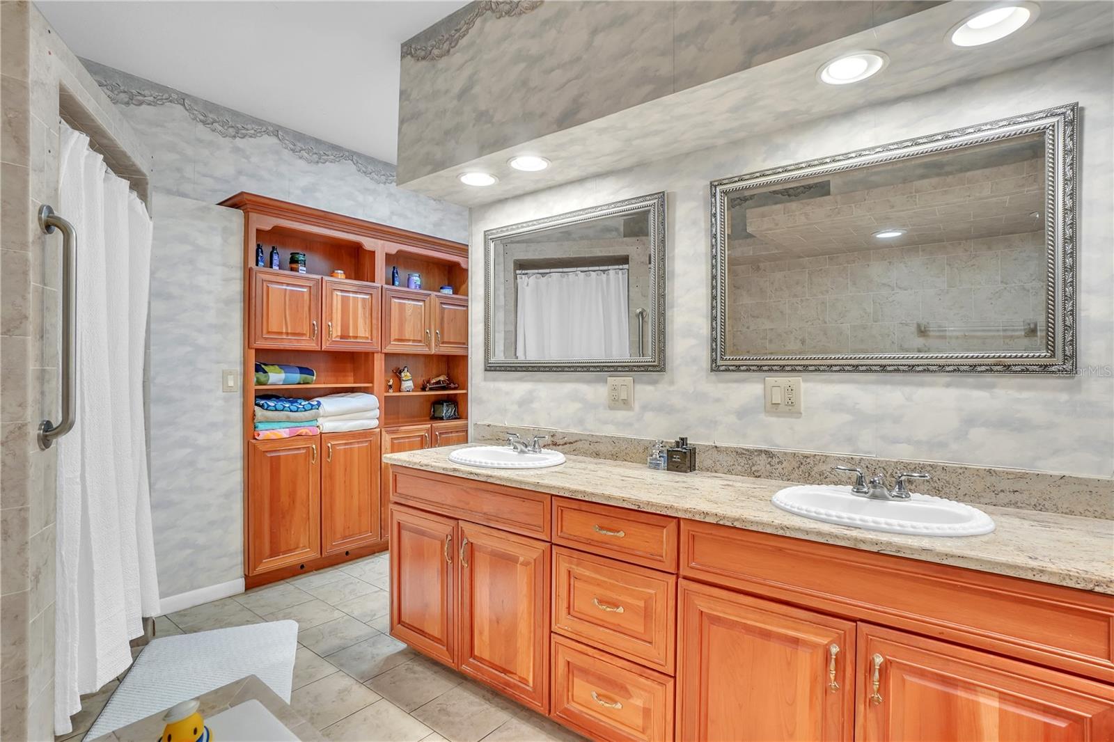 SANDY SHORES SUB - Residential