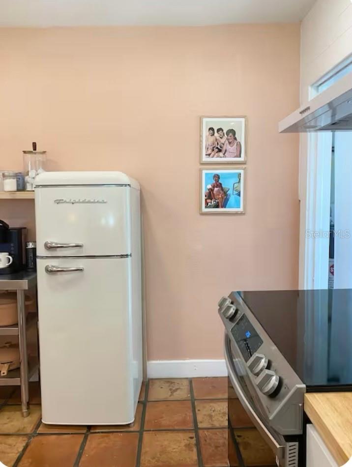 FLORIDA SHORES 01 - Residential Lease