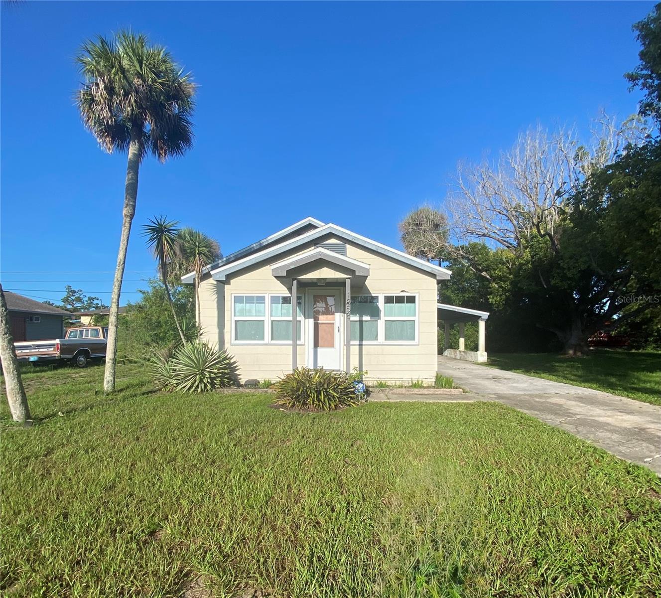 Furnished two Bedroom bungalow with flex room that can be used as a third bedroom. Conveniently located off of East Indian River Boulevard in Edgewater. Less than a 10-minute drive to New Smyrna Beach and one stoplight to the water’s edge along Riverside Drive, this whole home rental includes a driveway long enough for your truck/boat or trailer. Boat ramp along the Intracoastal are only a few minutes away.
Furnished with a campy mix of old and new, the two Queen-sized beds are both outfitted with comfortable bedding. Hypoallergenic pillow and mattress covers protect both so you can rest well.
An oversized sectional and chunky knit blankets offer a soft landing spot after a day at the beach. Cuddle up and watch a movie on our Samsung Frame TV.
If unwinding with a card game or puzzle on the enclosed porch after the sun goes down is more your speed, help yourself to our stash of camp games. Or-if you prefer to stargaze- layback and lounge on one of the two outdoor chaises. String lights will keep the ambiance warm from dusk to dawn!
Florida Porch | Super Cute Kitchen | Comfy Beds and Sectional Sofa
Bedroom 1: Queen Bed | Bedroom 2: Queen Bed | Living Room: Comfy Sectional, SAMSUNG Frame TV.
OUTDOOR LIVING: Patio, outdoor seating, dusk to dawn string lights create lovely ambiance.
INDOOR LIVING: Smart TV, dining table, shower/tub combo, games, security system.
KITCHEN: Stove/oven, retro refrigerator, elevated cooking essentials, dishware/flatware, coffee maker, milk steamer, microwave, toaster.
PARKING: Perfect driveway for your truck/trailer, boat or bikes; easily fits 4-5 vehicles and offers covered carport for one vehicle.
This property is available for immediate short term and mid term rental as well.