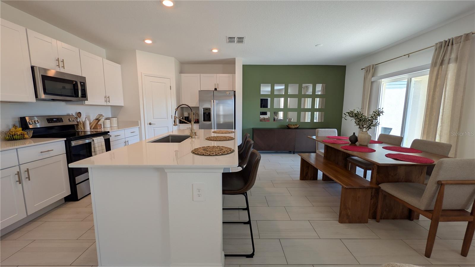 TRIPLE CRK VLG Q - Residential Lease