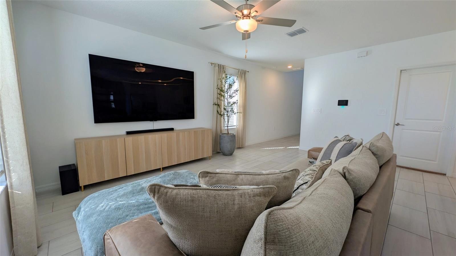 TRIPLE CRK VLG Q - Residential Lease