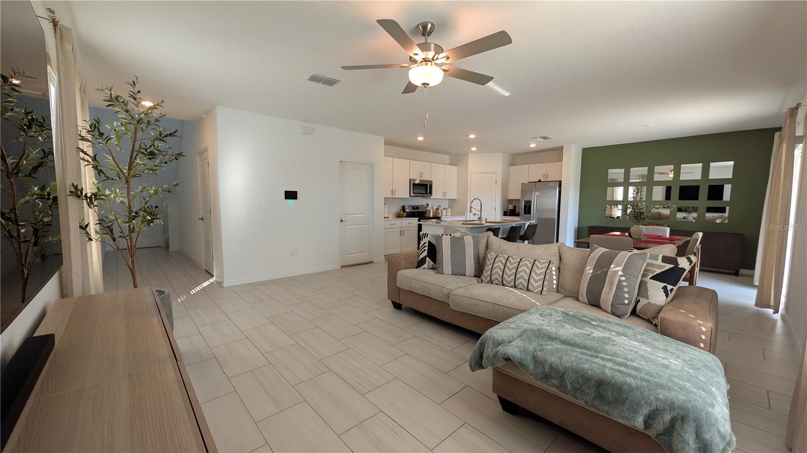 TRIPLE CRK VLG Q - Residential Lease