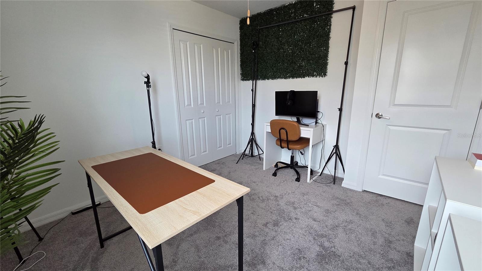 TRIPLE CRK VLG Q - Residential Lease