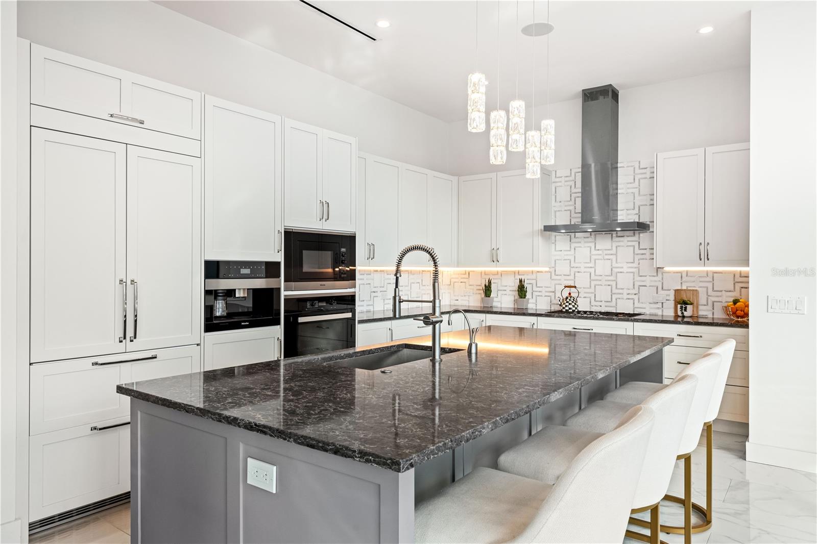 COLLECTION - Residential