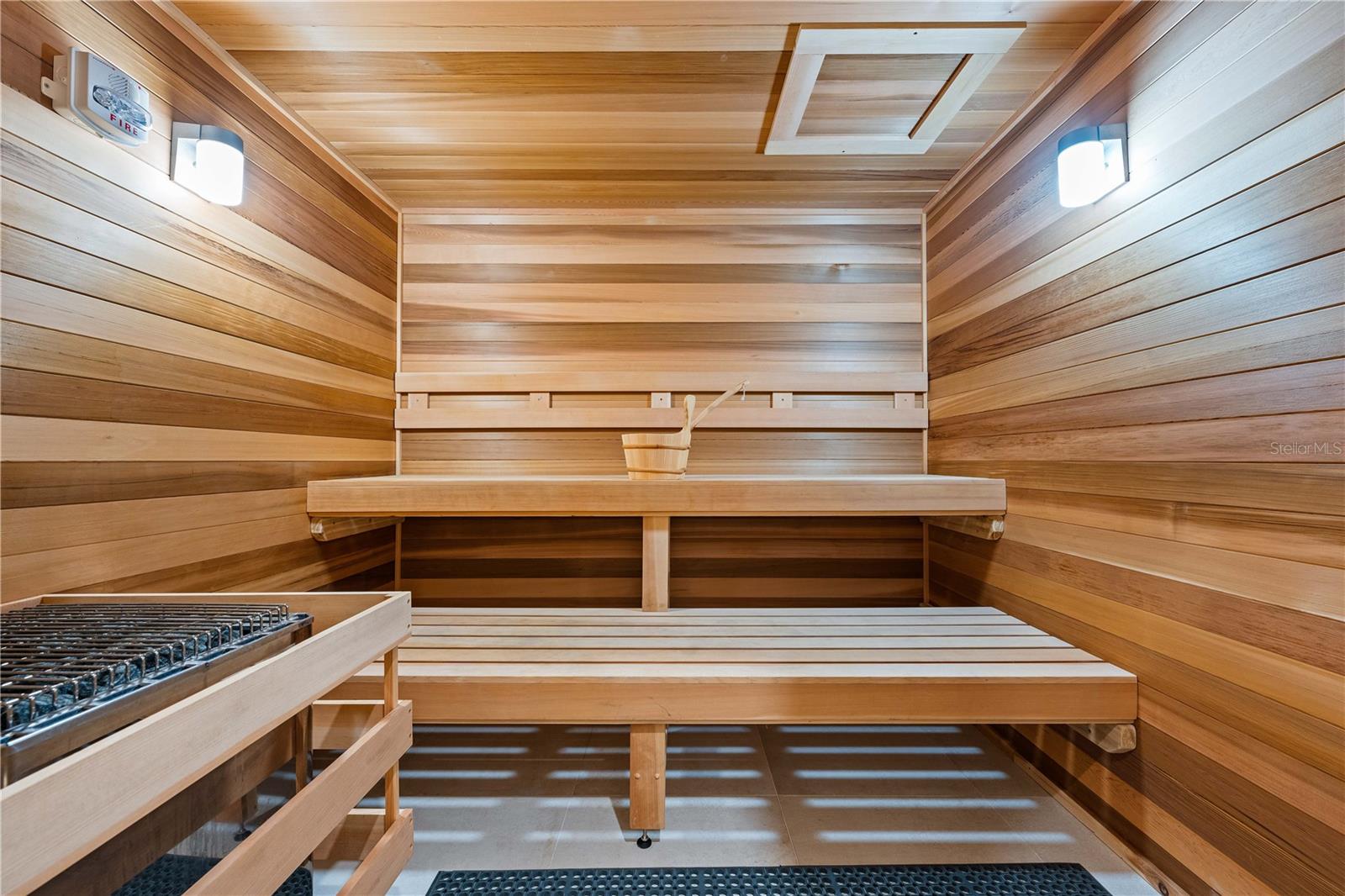 COLLECTION - Residential