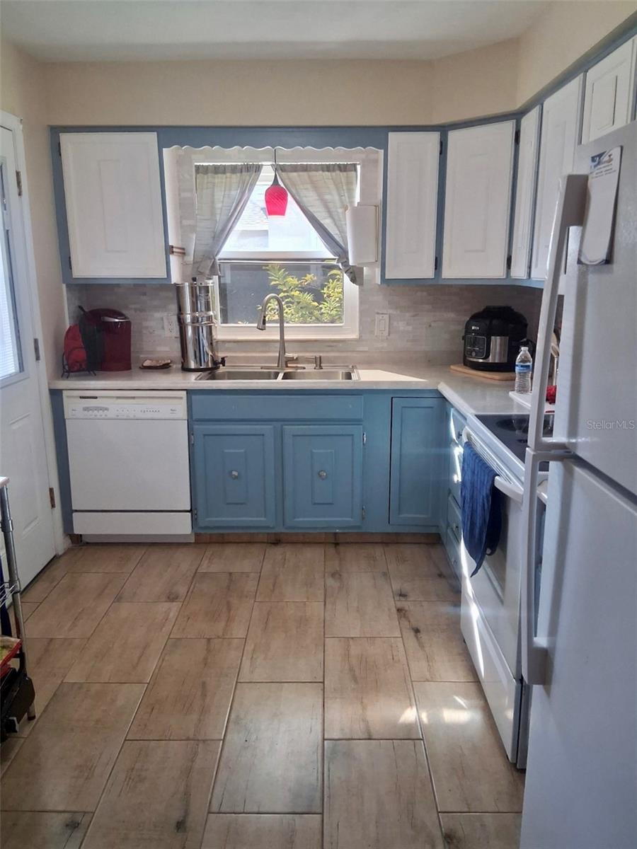 225 PINE BLUFF AVENUE 560