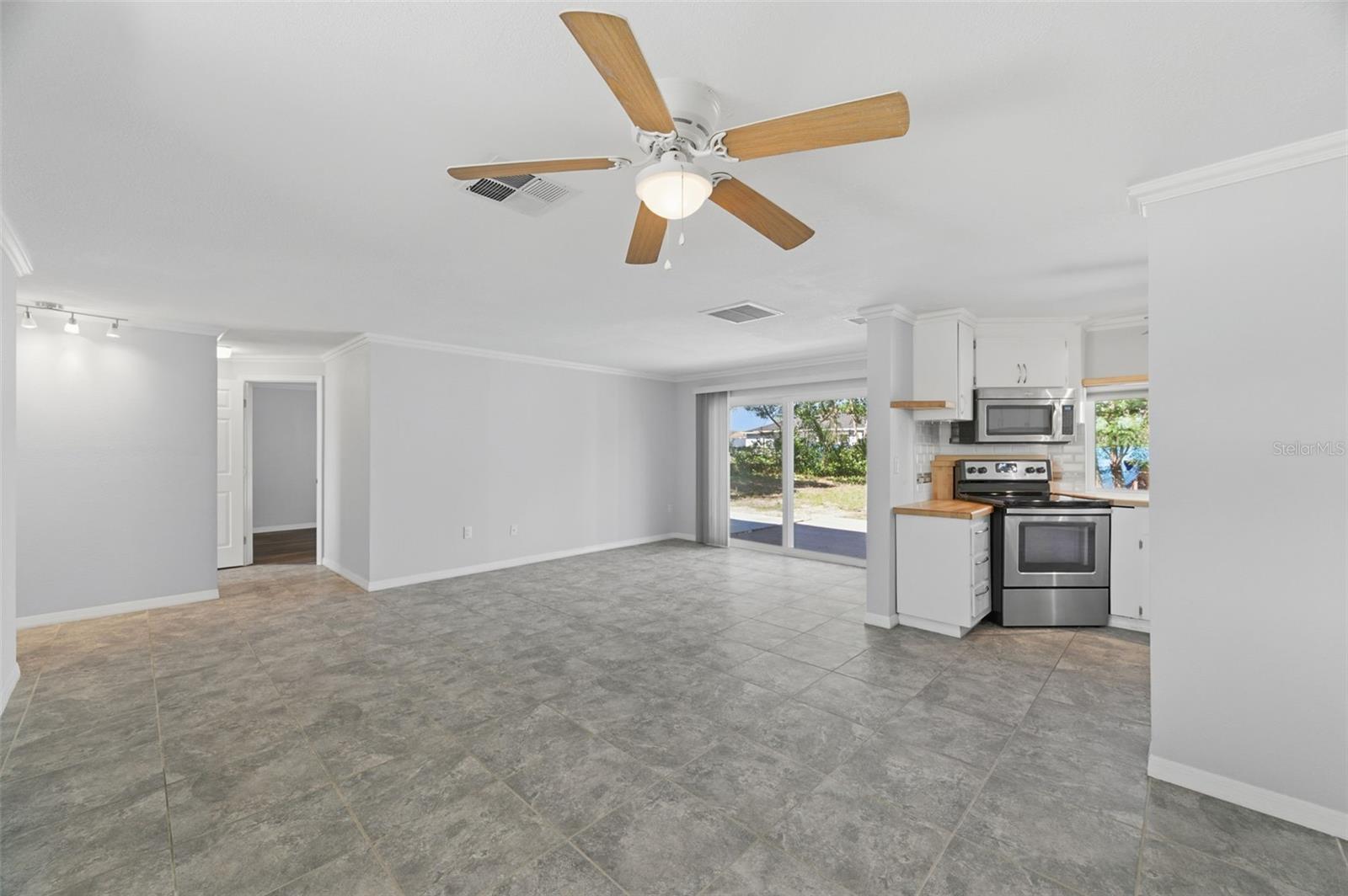 SPRING HILL - Residential