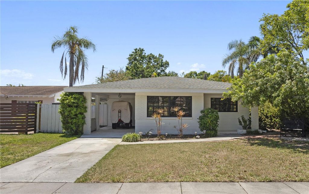 Photo of 628 Bosphorous Avenue, Tampa, FL 33606 (MLS # TB8376753)