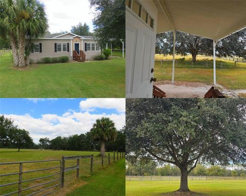 Photo of 40220 Bowtie Drive, Lady Lake, FL 32159 (MLS # OM709027)