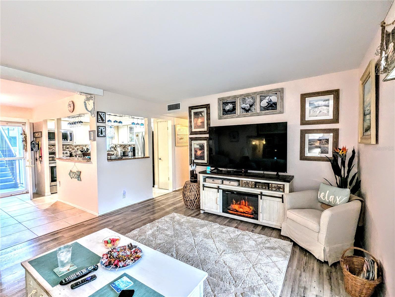 THE THIRD BAYSHORE - Residential