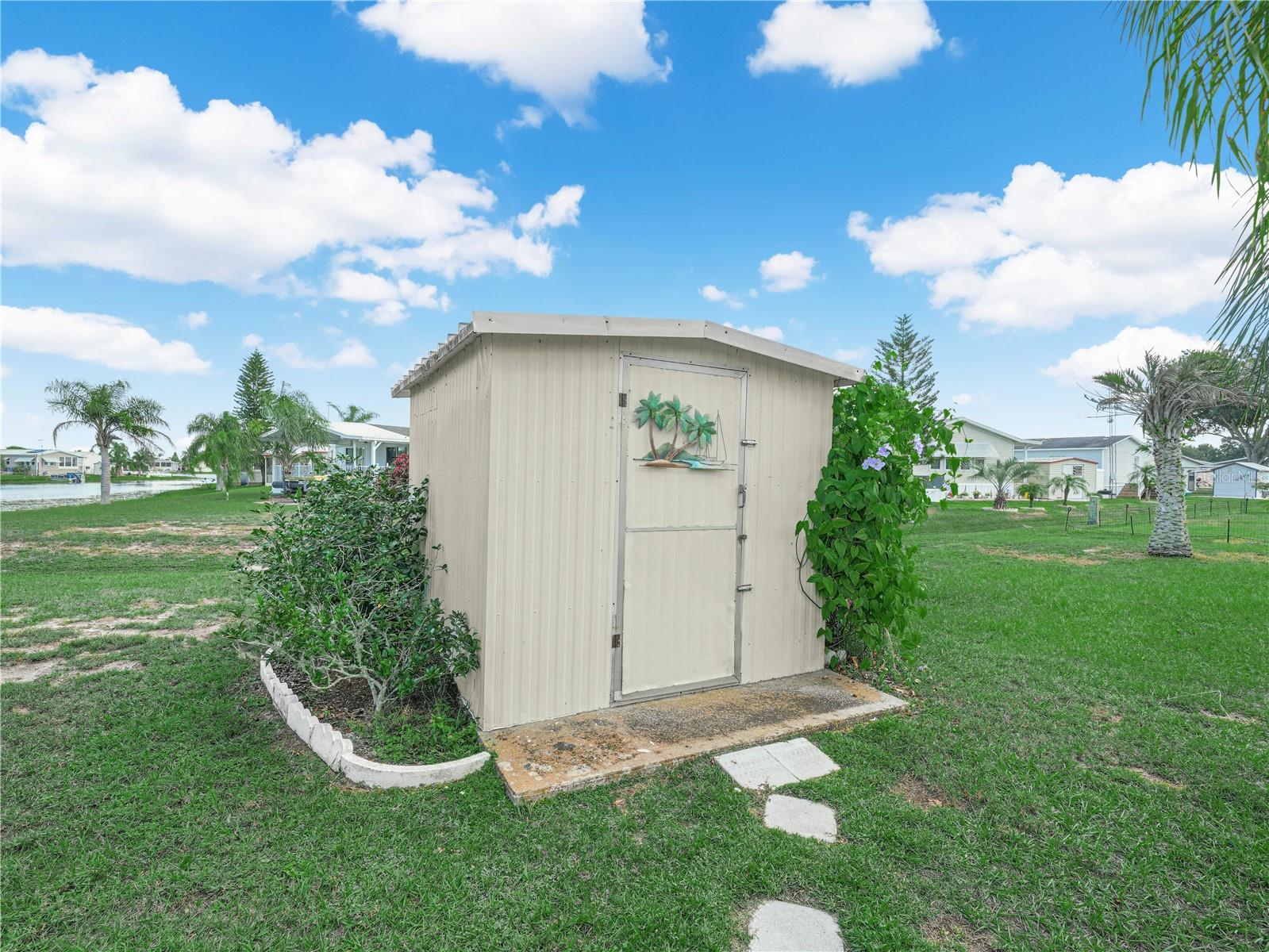 SADDLEBAG LAKE - Residential