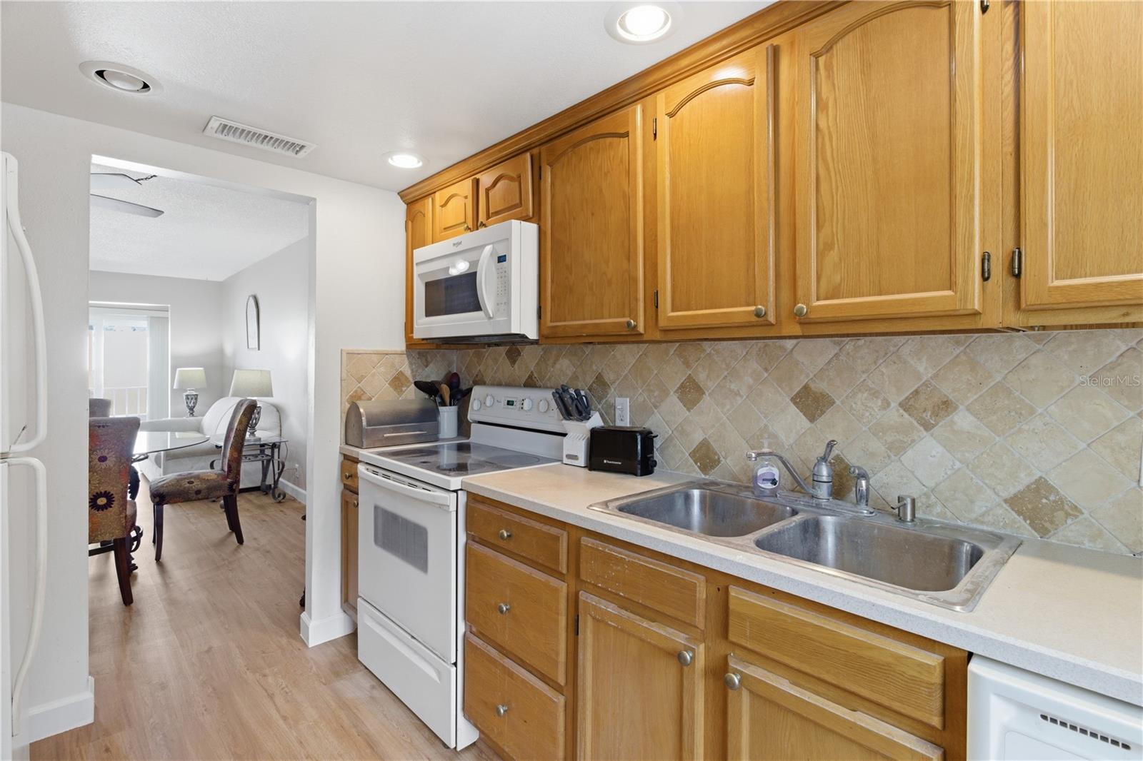 2060 MARILYN STREET 207