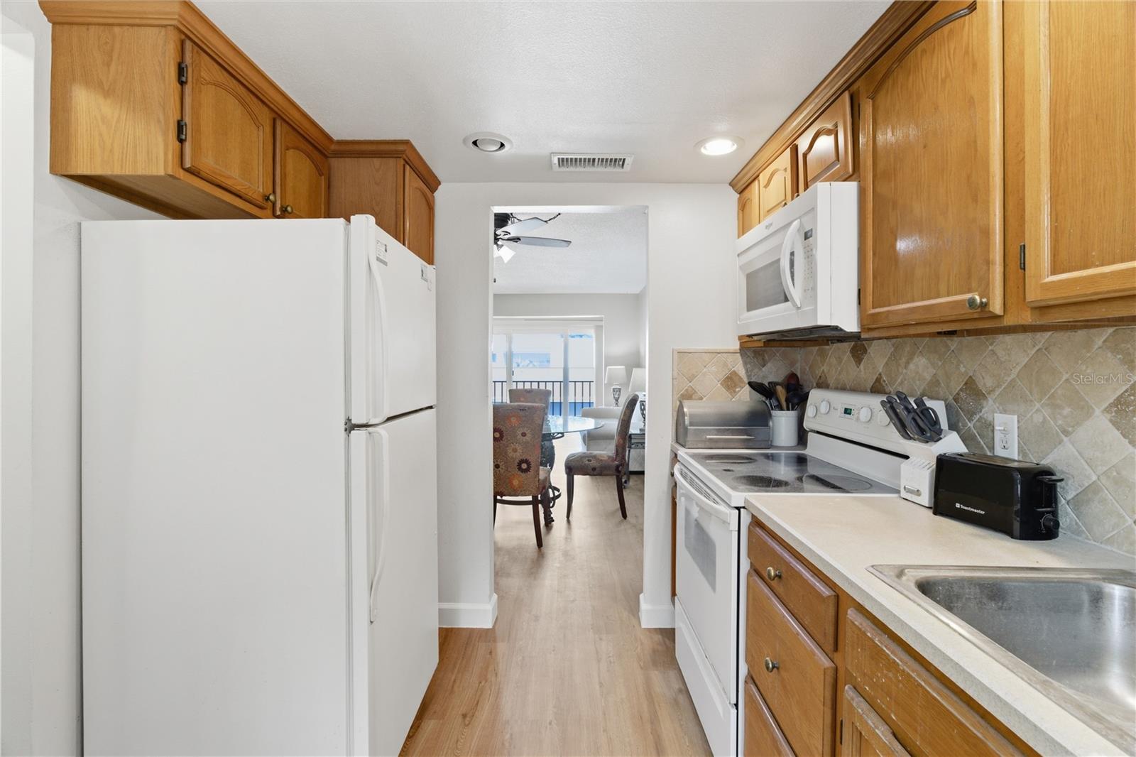 2060 MARILYN STREET 207