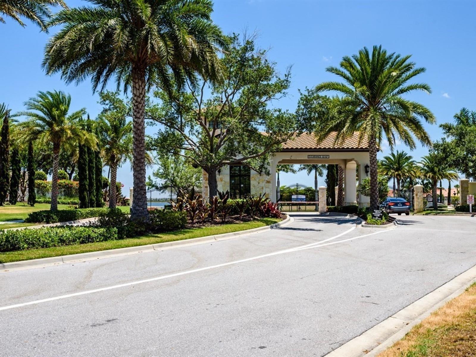 Photo 17 of 47 of 325 VILLORESI BOULEVARD house