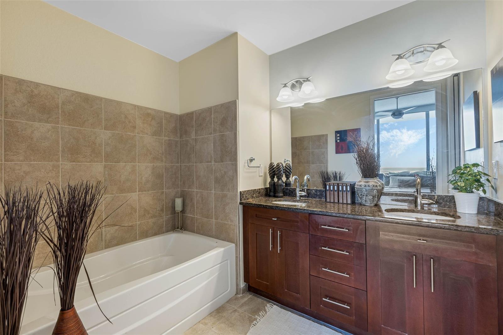 VUE/LK EOLA - Residential