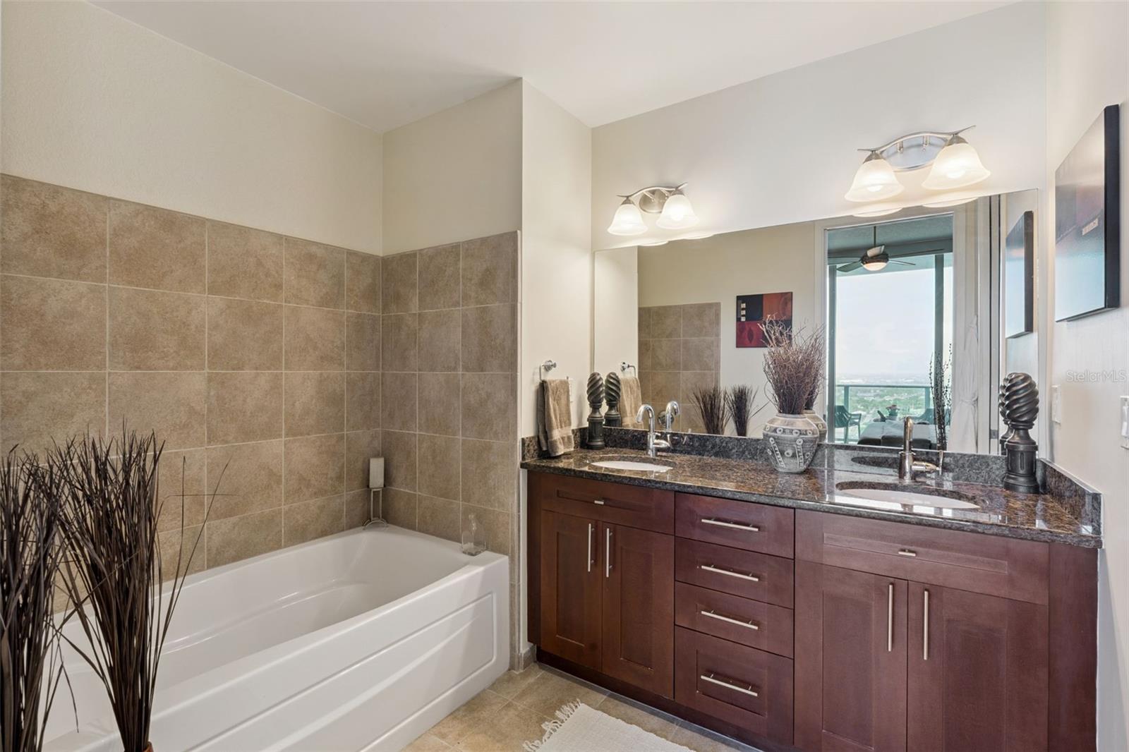 VUE/LK EOLA - Residential