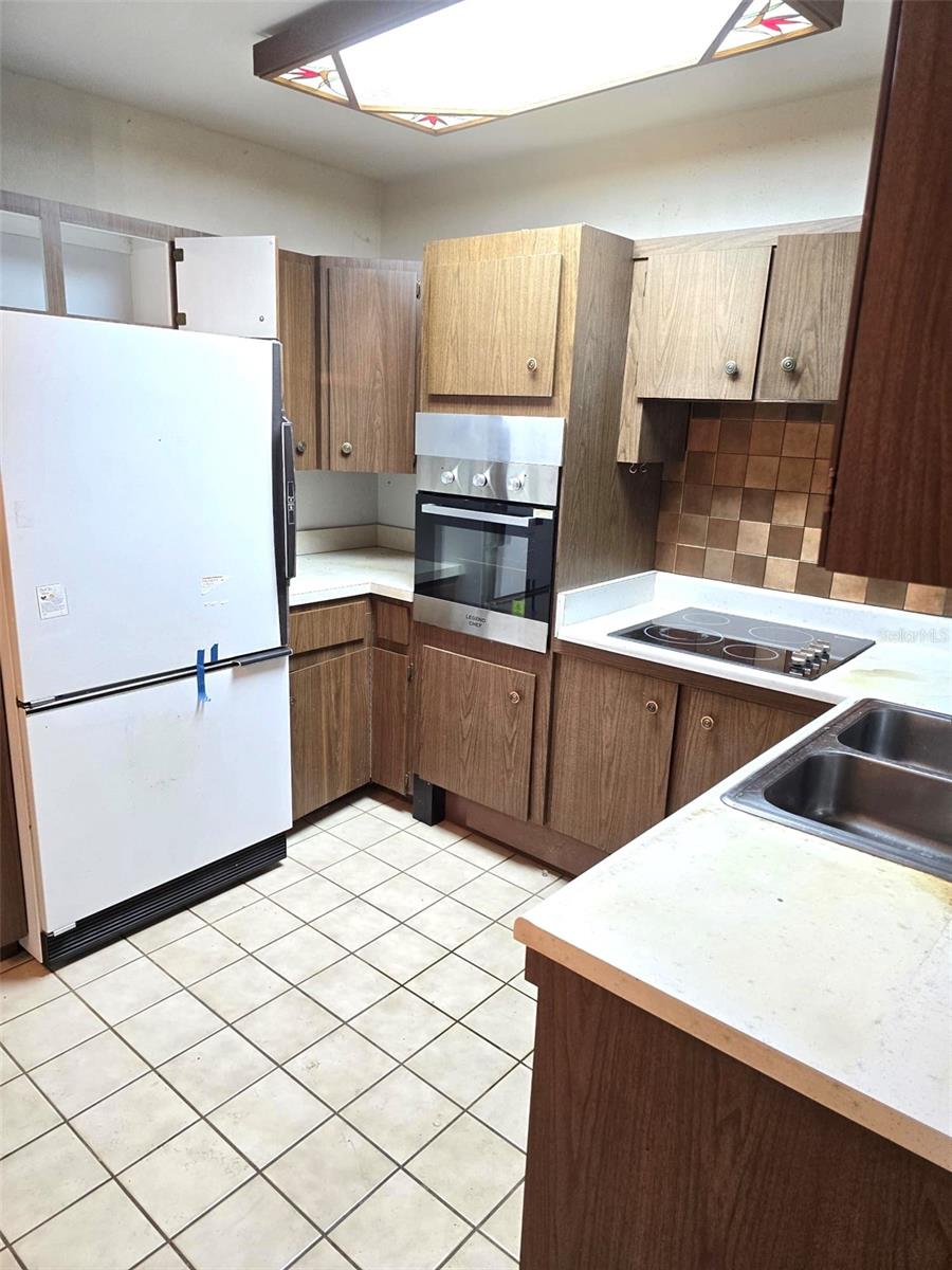 8641 MAY CIRCLE