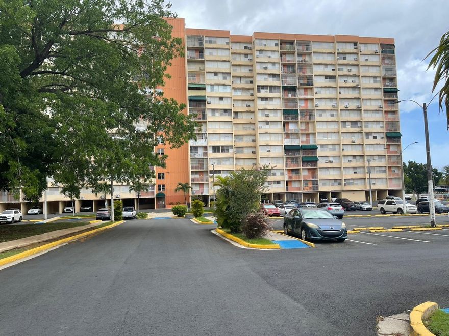Address: 414 A APTO COND TORRE 
City: SAN JUAN 
Property Type: Condominium 
Number of Units: 1 
Building: Tower A 
Total Floors: 14 
Residential Area: 907 sq ft 
Land Area: 84.25 sq m 
Bedrooms: 3
Bathrooms: 1 
Year: 1970 
HOA: $131.04 per month 
Coordinates: 18.404666, -66.013198 
Number of Parking Spaces: 1 
Parking Lot Number: #414 

All offers are through propoffers. Contact us for more information.