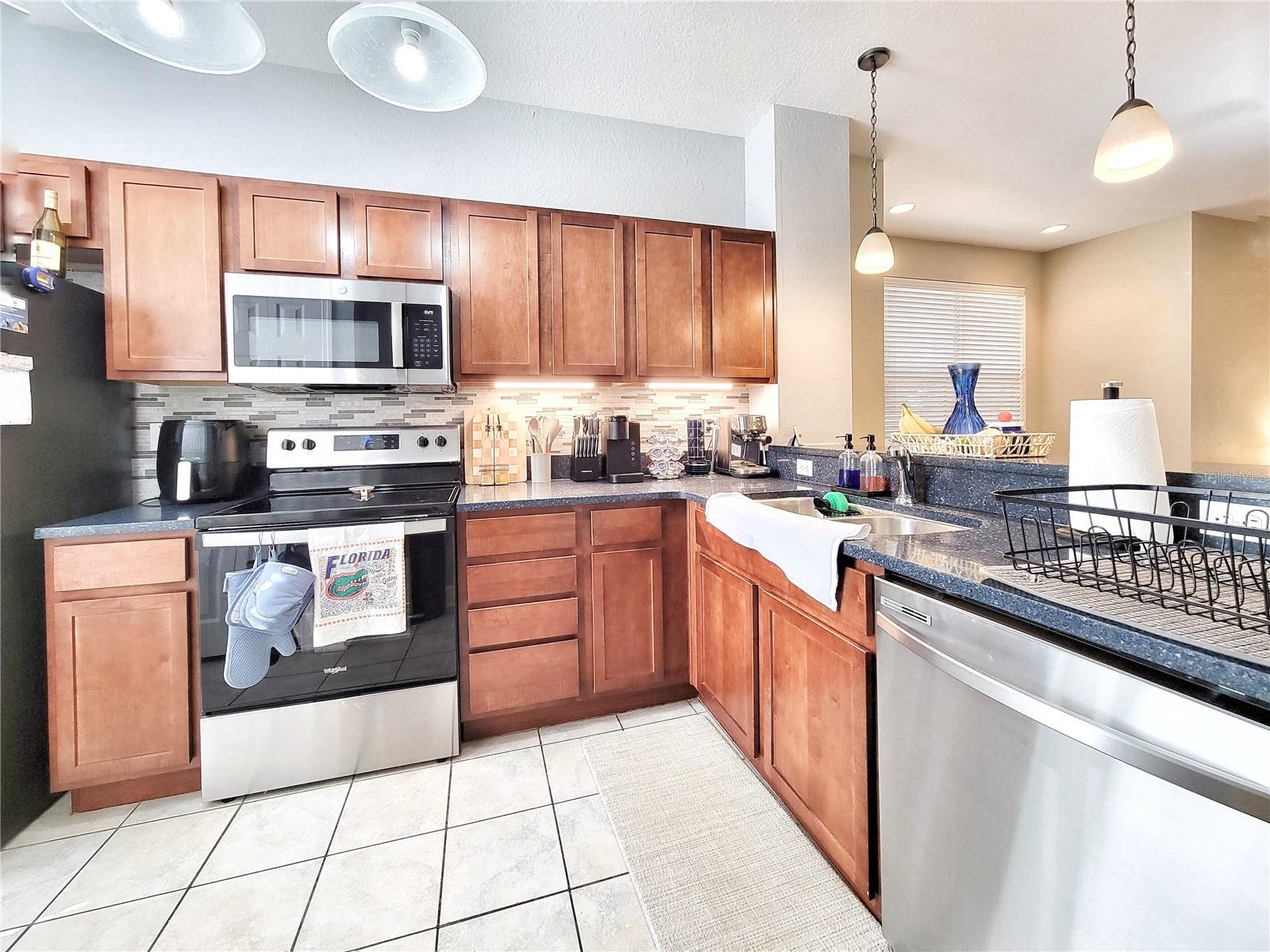 GRANTWOOD CONDO PH II - Residential