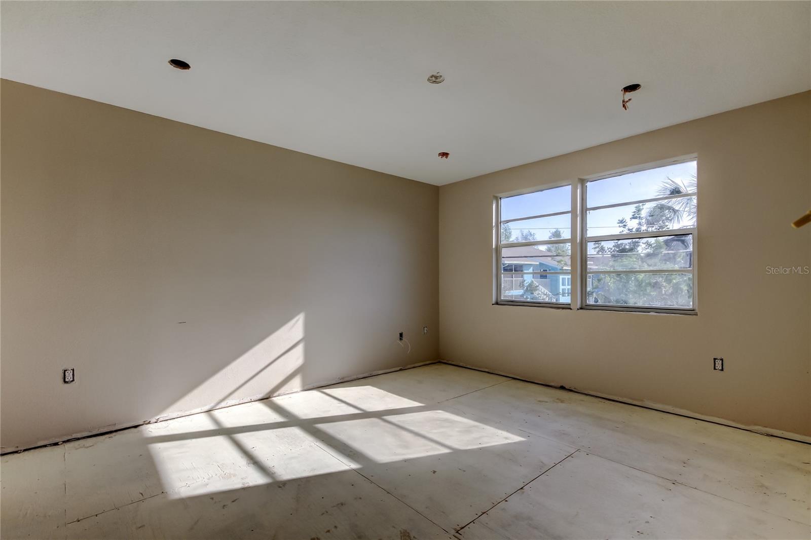 LAKE VIEW CONDO PH V - Residential