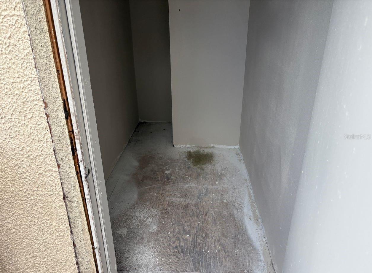 LAKE VIEW CONDO PH V - Residential