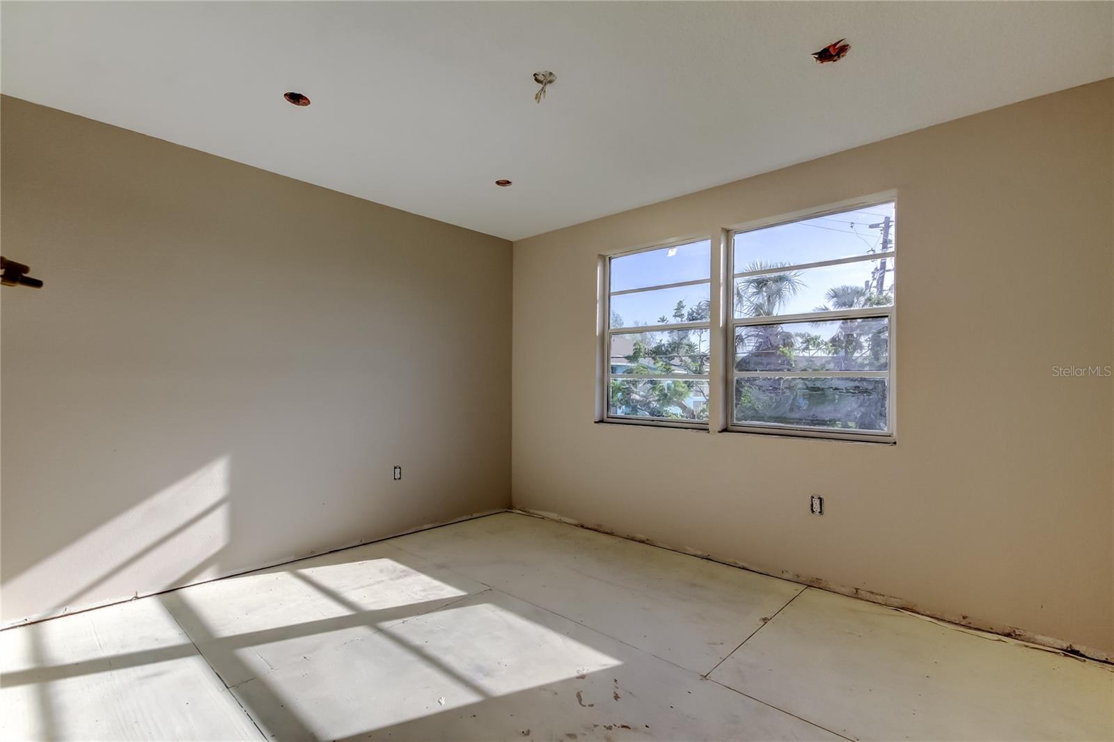 LAKE VIEW CONDO PH V - Residential