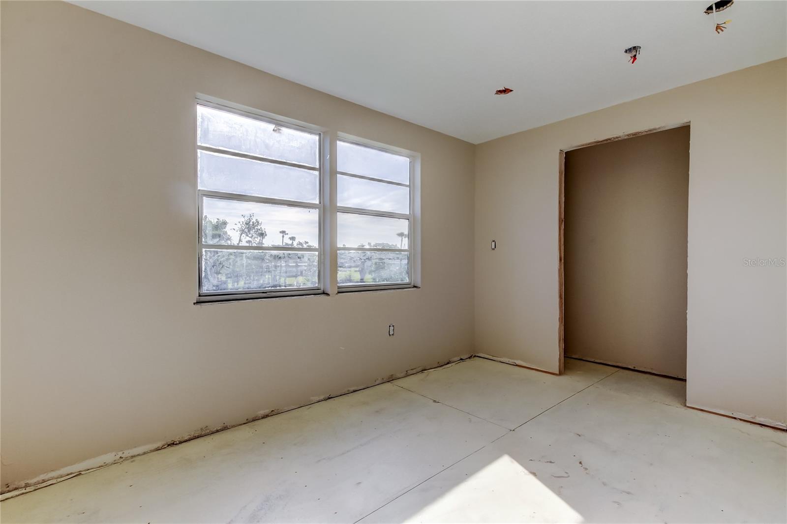 LAKE VIEW CONDO PH V - Residential